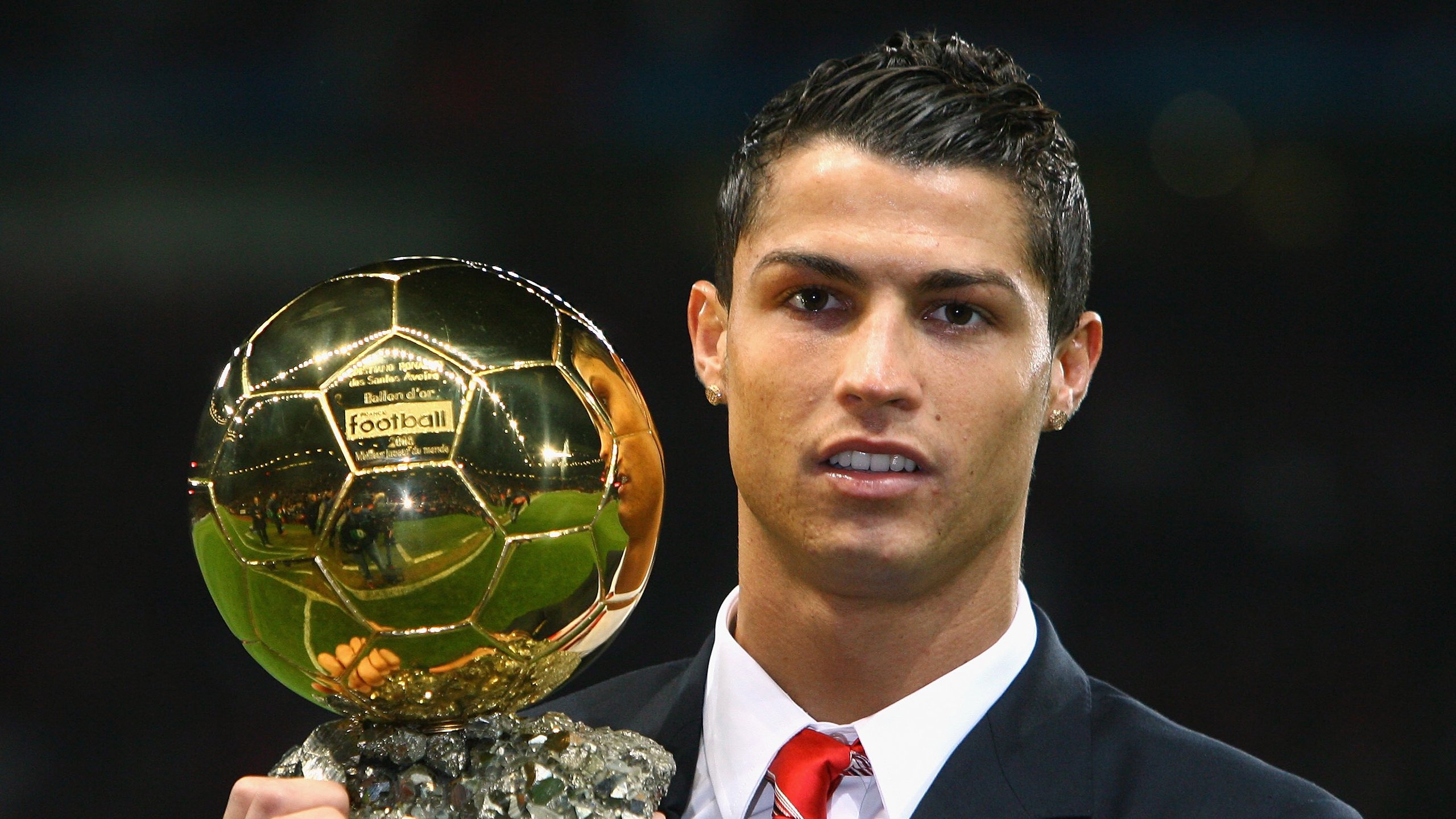 AC米兰首回合横扫那不勒斯，孙兴慜砍下30记关键球，全场沸腾